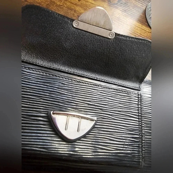 Louis Vuitton Electric Leather Clutch/Wristlet - Picture 5 of 16